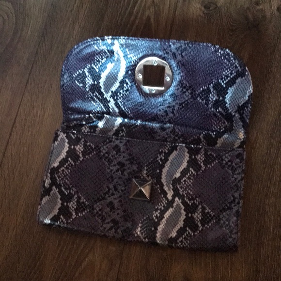 Purple snake skin clutch purse - Picture 2 of 6